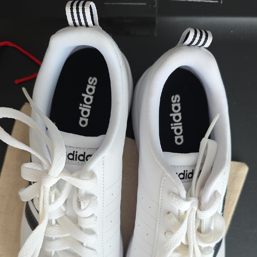 Adidas Classic White Shoes with Black Accents - Picture 3 of 4